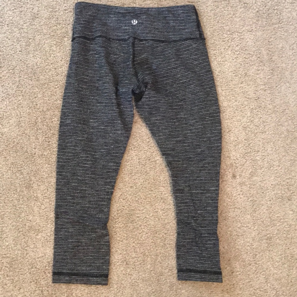 Lululemon size 6 cropped leggings